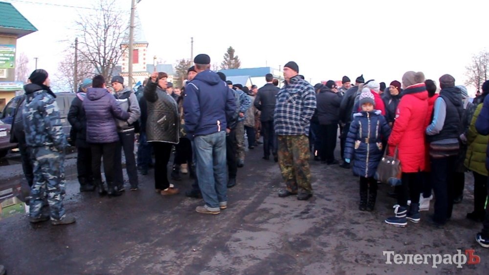 На Полтавщине рыбаки перекрыли трассу государственного значения Борисполь-Днепропетровск-Запорожье На Полтавщине рыбаки перекрыли трассу государственного значения Борисполь-Днепропетровск-Запорожье