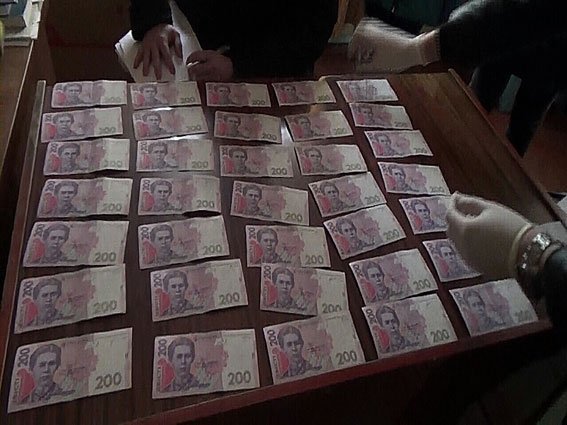 На Полтавщині на хабарі затримали голову сільради На Полтавщині на хабарі затримали голову сільради