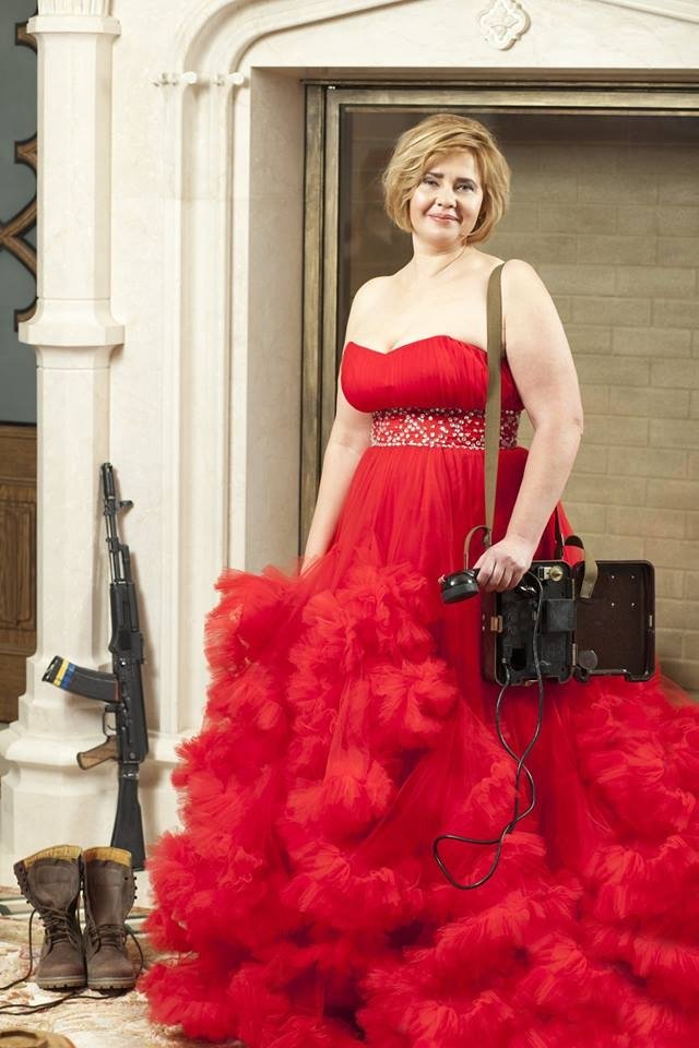 «Если бы не война»: украинские женщины-военнослужащие надели вечерние платья «Если бы не война»: украинские женщины-военнослужащие надели вечерние платья