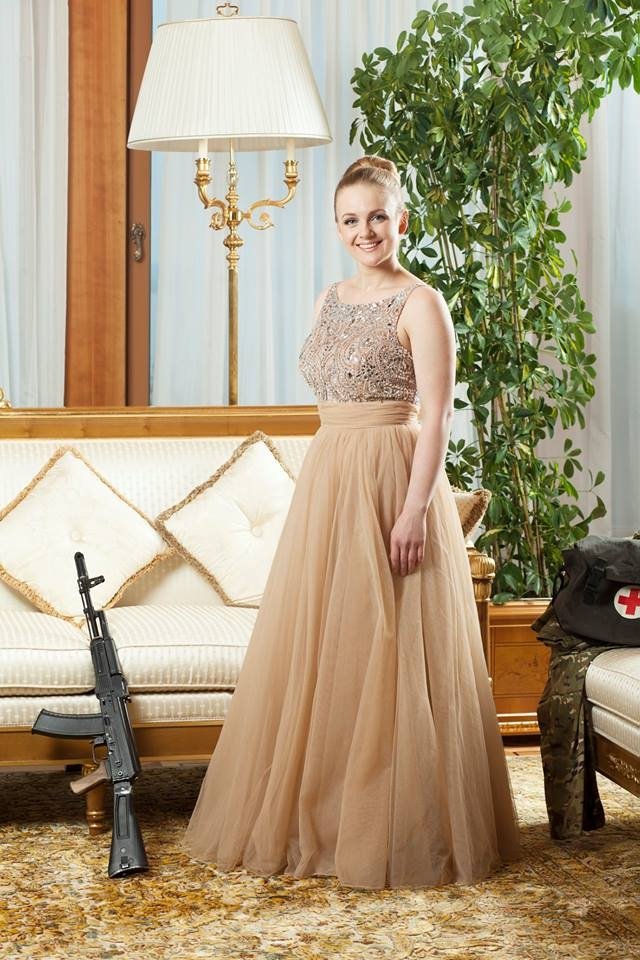 «Если бы не война»: украинские женщины-военнослужащие надели вечерние платья «Если бы не война»: украинские женщины-военнослужащие надели вечерние платья