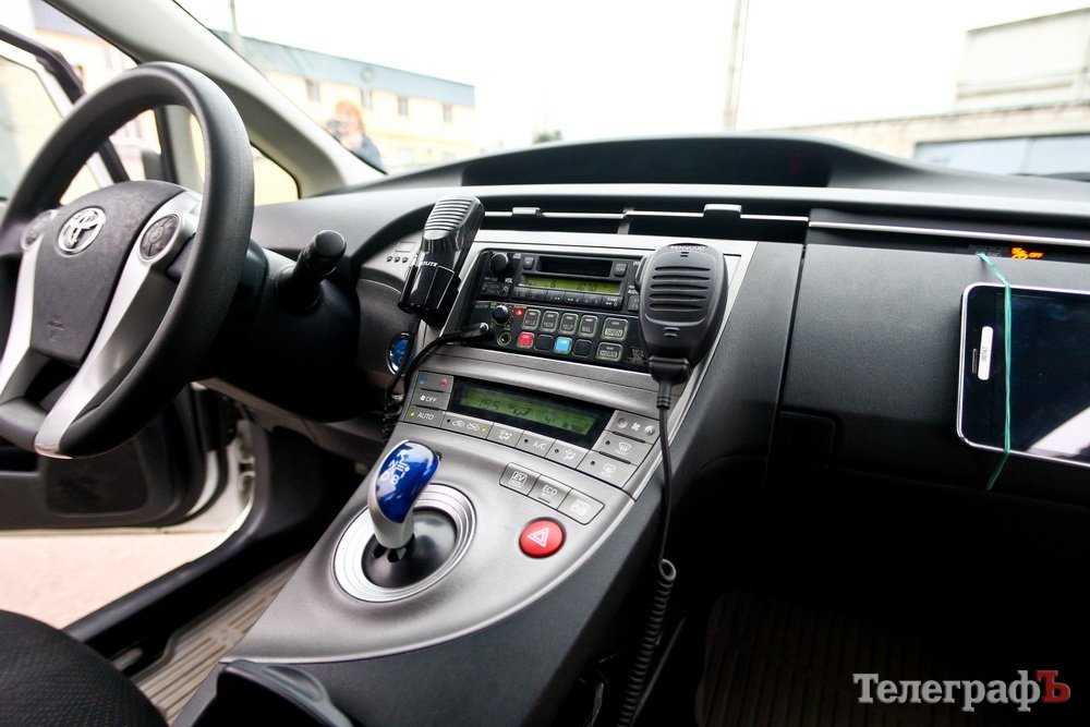 Как выглядит полицейский Prius изнутри и что в нем возят полицейские Как выглядит полицейский Prius изнутри и что в нем возят полицейские
