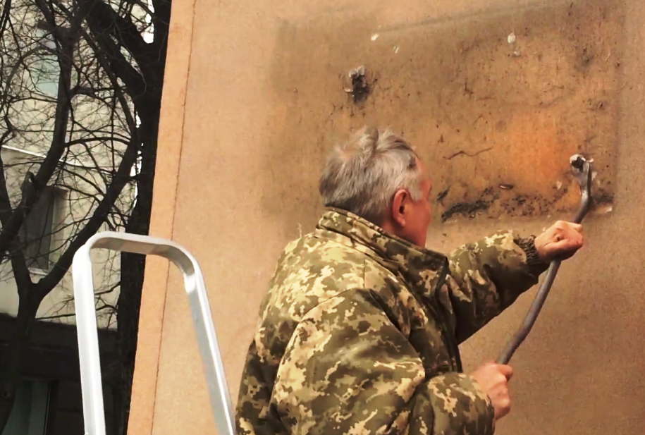 В Кременчуге декоммунизировали Дом торговли В Кременчуге декоммунизировали Дом торговли