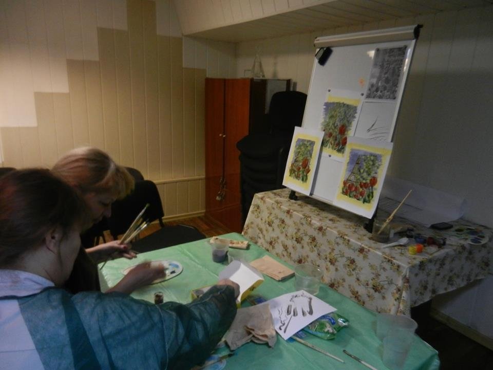 Автомат на пензель поміняли кременчуцькі військові Автомат на пензель поміняли кременчуцькі військові