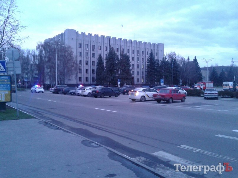 В Кременчуге "заминировали" мэрию В Кременчуге "заминировали" мэрию