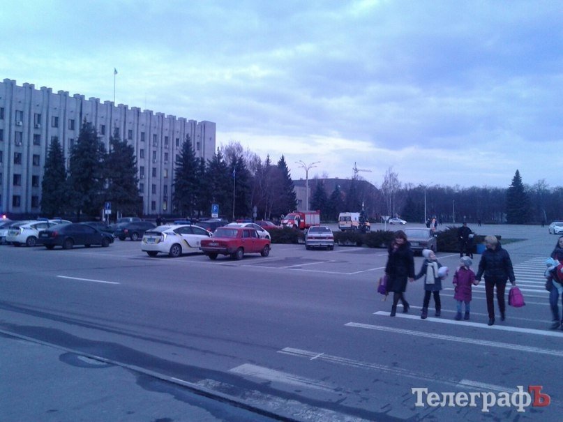 В Кременчуге "заминировали" мэрию В Кременчуге "заминировали" мэрию