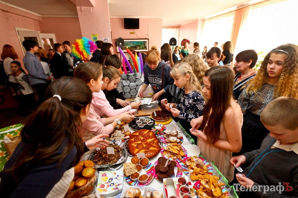 Ничего личного - только бизнес: казино, тату-салон и караоке-бар открылись в школе Ничего личного - только бизнес: казино, тату-салон и караоке-бар открылись в школе