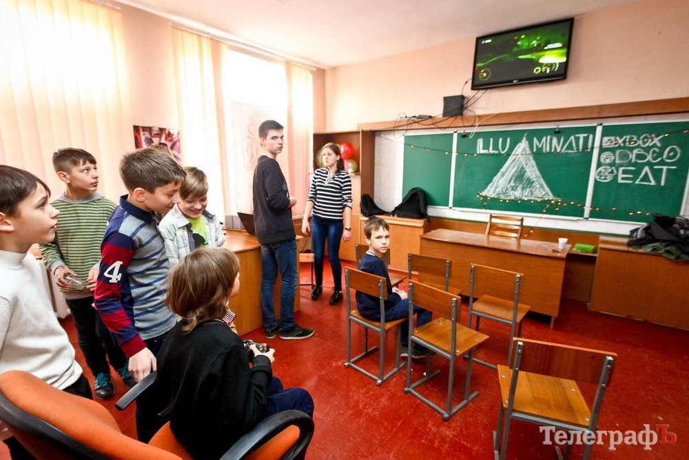 Ничего личного - только бизнес: казино, тату-салон и караоке-бар открылись в школе Ничего личного - только бизнес: казино, тату-салон и караоке-бар открылись в школе