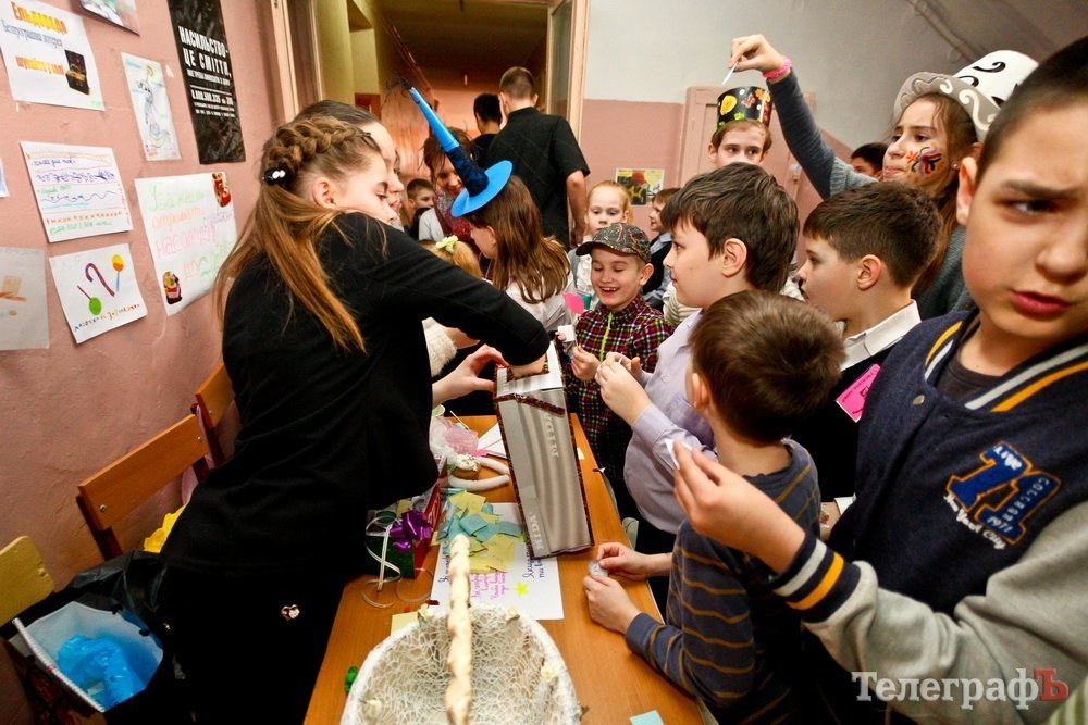 Ничего личного - только бизнес: казино, тату-салон и караоке-бар открылись в школе Ничего личного - только бизнес: казино, тату-салон и караоке-бар открылись в школе