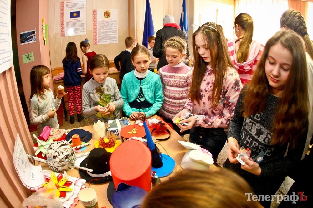 Ничего личного - только бизнес: казино, тату-салон и караоке-бар открылись в школе Ничего личного - только бизнес: казино, тату-салон и караоке-бар открылись в школе