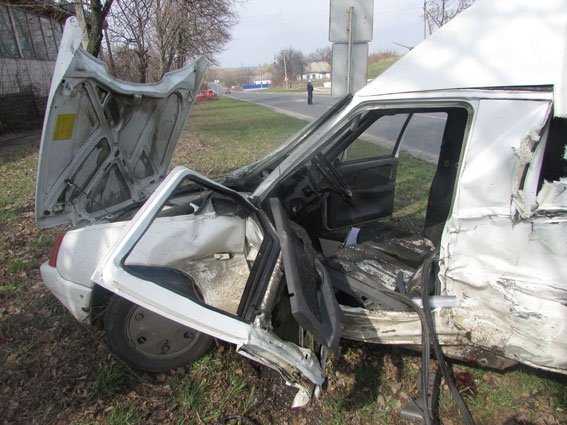 ДТП на Полтавщине: "скорая" столкнулась с Таврией ДТП на Полтавщине: "скорая" столкнулась с Таврией