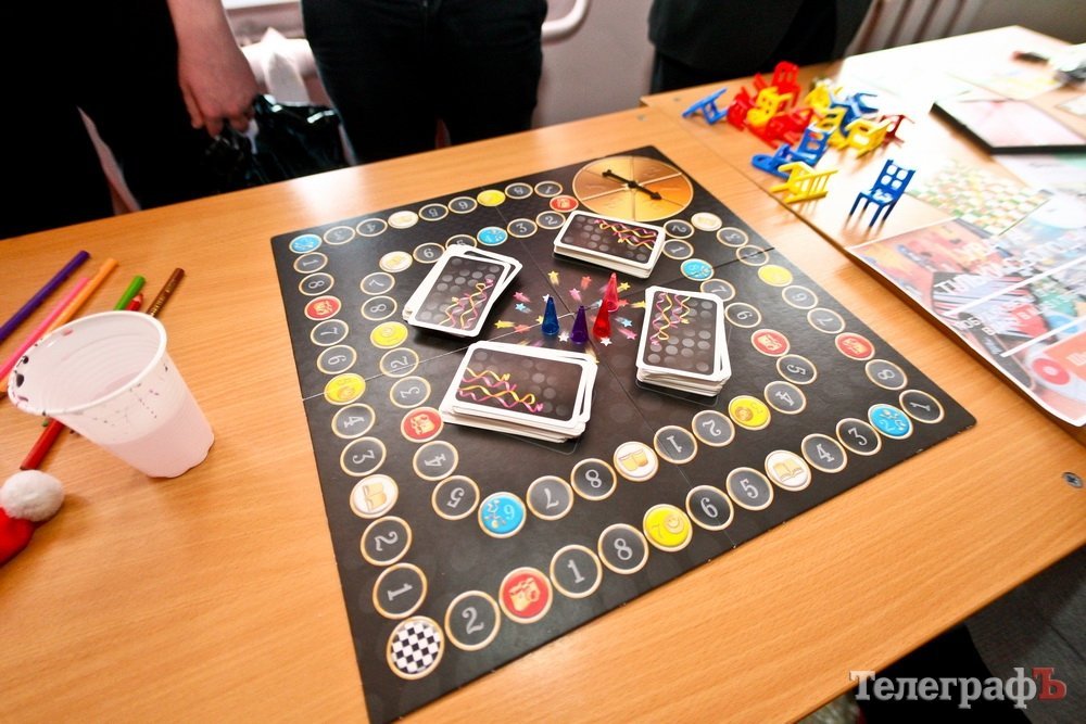 Ничего личного - только бизнес: казино, тату-салон и караоке-бар открылись в школе Ничего личного - только бизнес: казино, тату-салон и караоке-бар открылись в школе