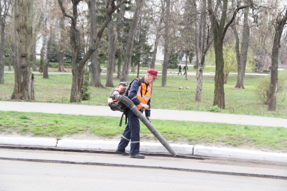 В Кременчуге продолжают «латать» дороги В Кременчуге продолжают «латать» дороги