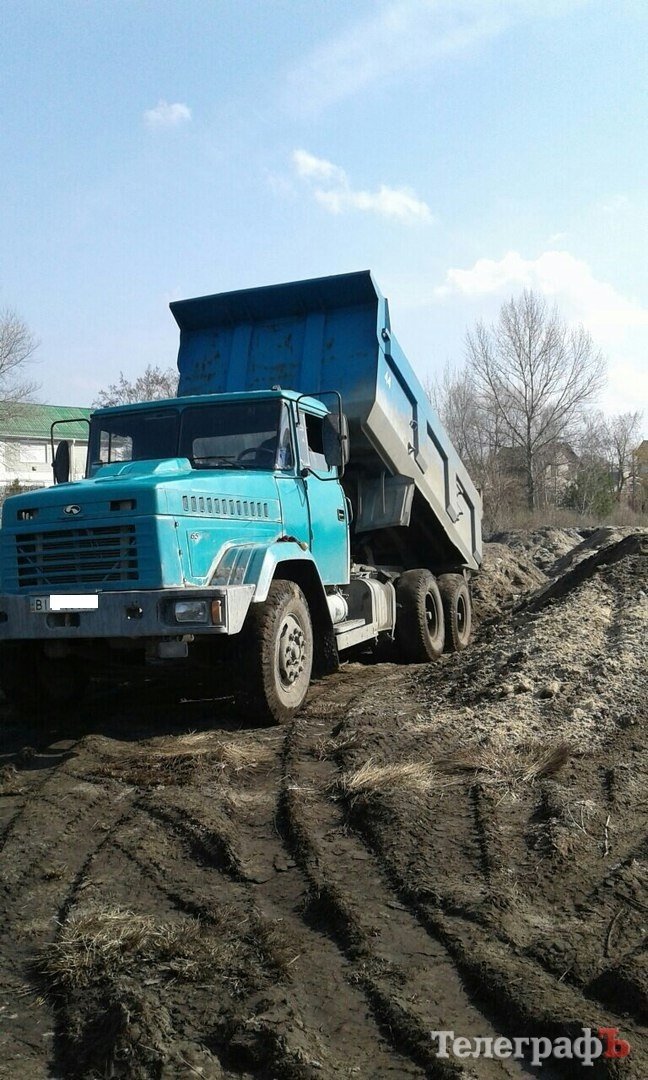 У Кременчуцькому районі біля дач скидають сміття У Кременчуцькому районі біля дач скидають сміття