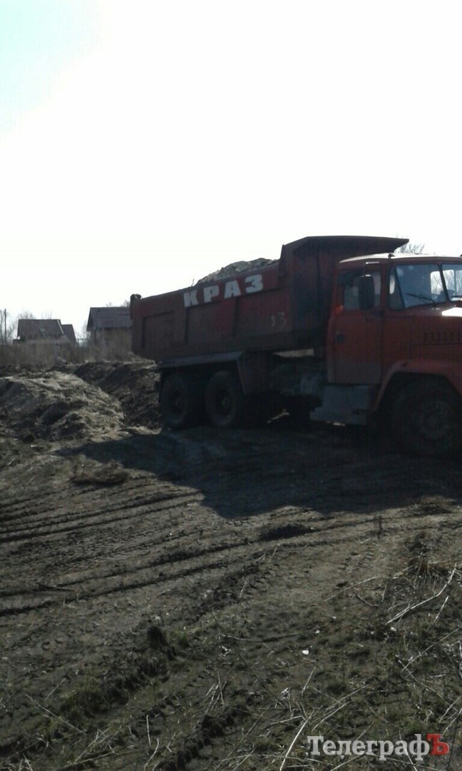 У Кременчуцькому районі біля дач скидають сміття У Кременчуцькому районі біля дач скидають сміття