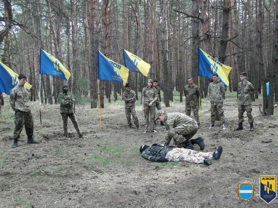 Під "вибухи" кременчужани зупиняли кров Під "вибухи" кременчужани зупиняли кров