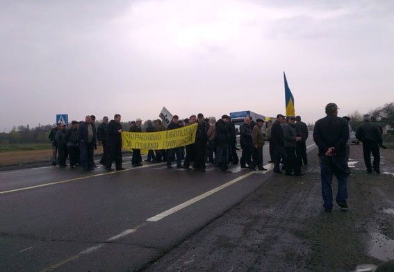 На Полтавщине чернобыльцы в третий раз перекрывают трассу На Полтавщине чернобыльцы в третий раз перекрывают трассу