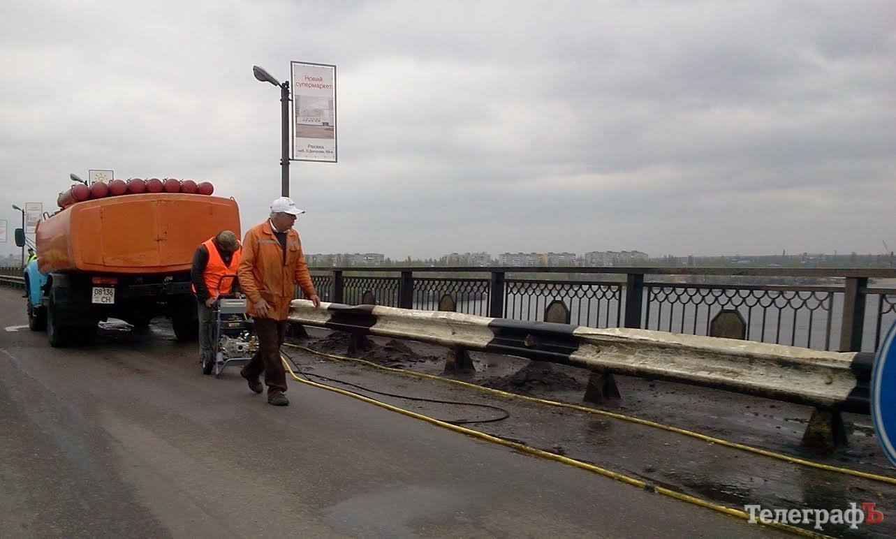 На мосту в Кременчуге - пробка На мосту в Кременчуге - пробка