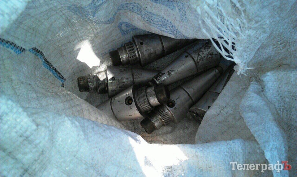 В Кременчуге у проходной завода нашли ящик со взрывателями от снарядов для "Града" В Кременчуге у проходной завода нашли ящик со взрывателями от снарядов для "Града"