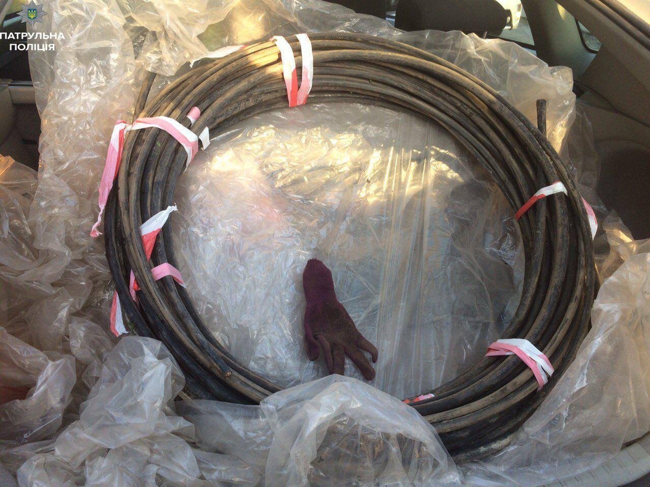 Патрульная полиция задержала подозреваемого в краже 400 м коммуникационного кабеля Патрульная полиция задержала подозреваемого в краже 400 м коммуникационного кабеля