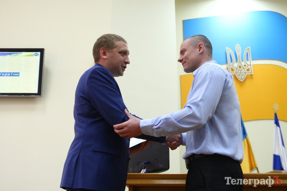 Алісу Бажукову та тренера Сергія Леоненка нагородили почесними грамотами Алісу Бажукову та тренера Сергія Леоненка нагородили почесними грамотами