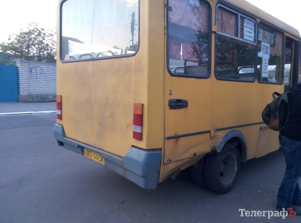 В Кременчуге маршрутка 15-Б с пассажирами попала в аварию В Кременчуге маршрутка 15-Б с пассажирами попала в аварию