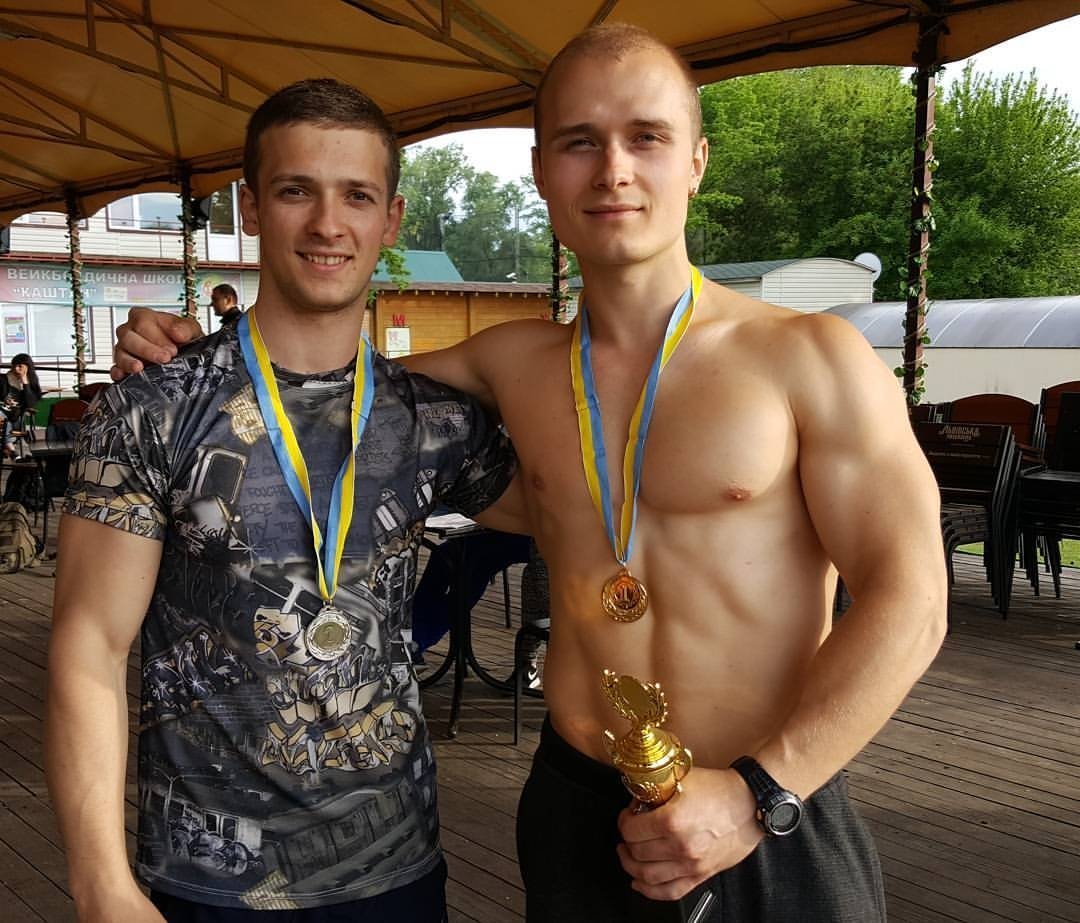 Кременчужанин Денис Гавриков отримав кубок з рук Віталія Кличка Кременчужанин Денис Гавриков отримав кубок з рук Віталія Кличка