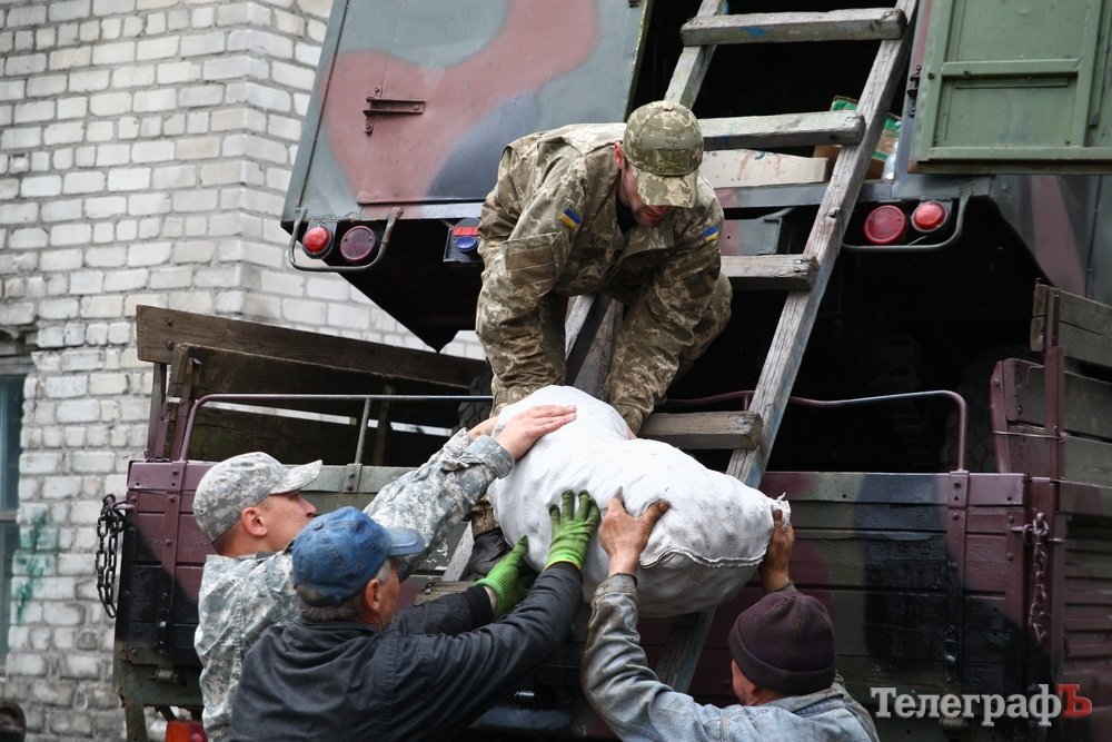 Батальйон "Київська Русь" у Кременчуці завантажили смаколиками Батальйон "Київська Русь" у Кременчуці завантажили смаколиками