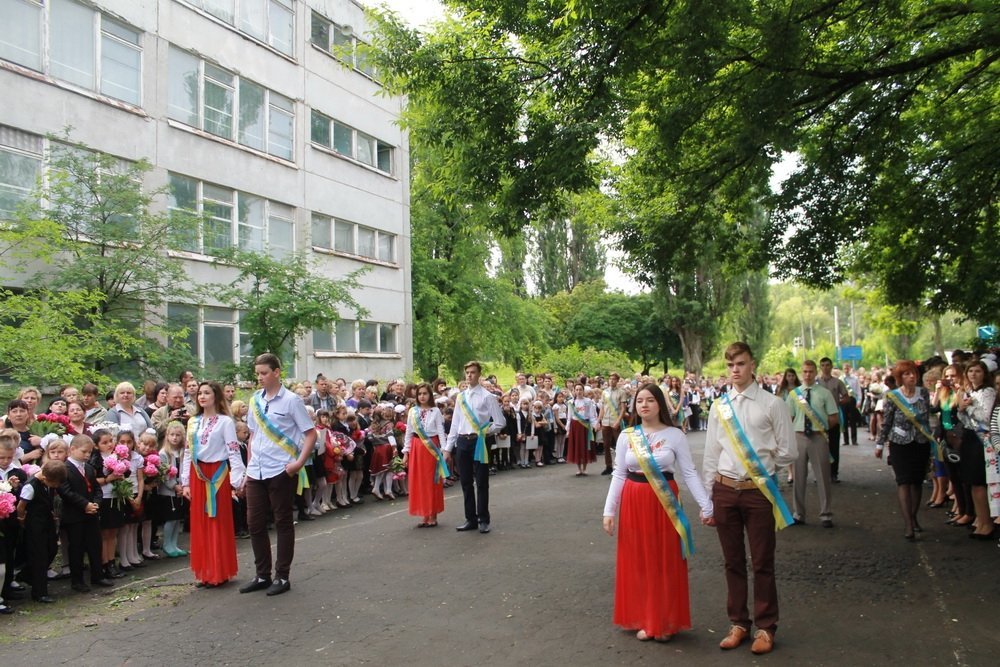 Последний звонок в кременчугских школах. Присылай свои фото! Последний звонок в кременчугских школах. Присылай свои фото!