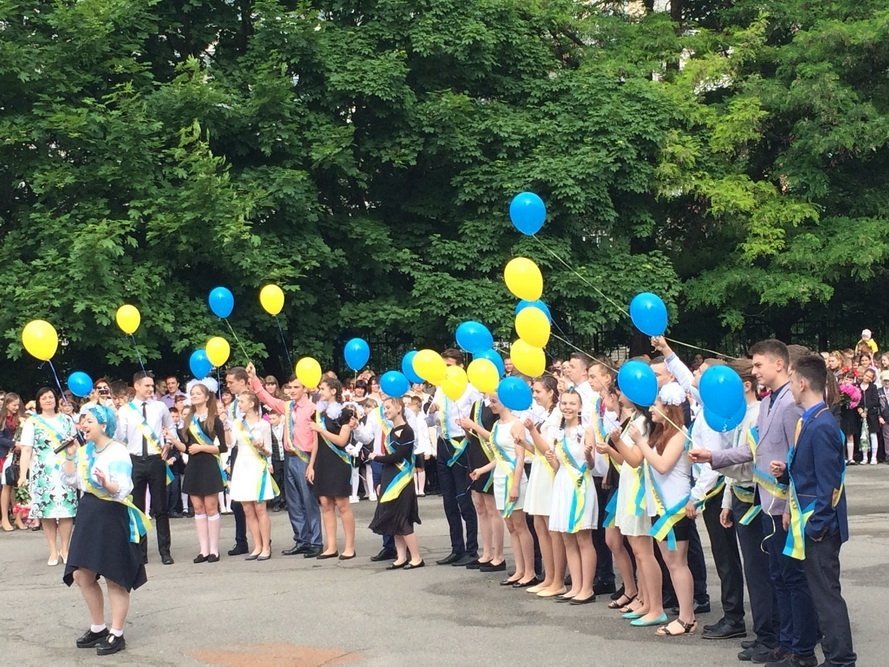 Последний звонок в кременчугских школах. Присылай свои фото! Последний звонок в кременчугских школах. Присылай свои фото!