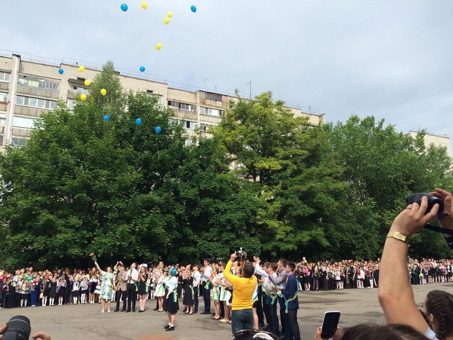 Последний звонок в кременчугских школах. Присылай свои фото! Последний звонок в кременчугских школах. Присылай свои фото!