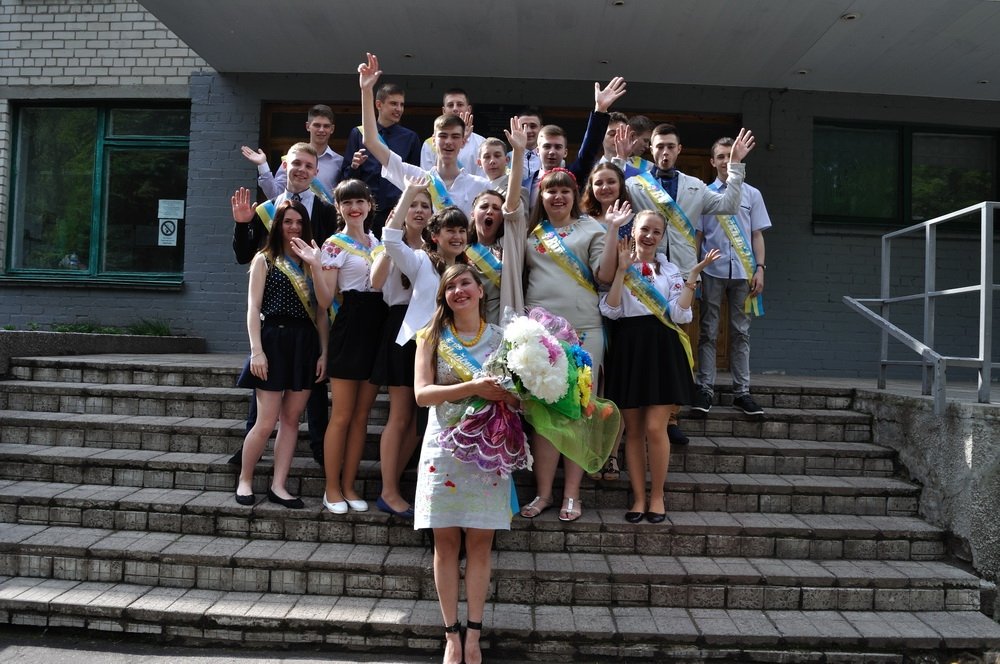 Последний звонок в кременчугских школах. Присылай свои фото! Последний звонок в кременчугских школах. Присылай свои фото!