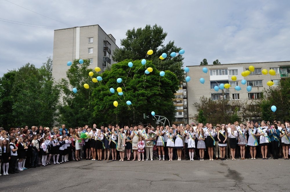 Последний звонок в кременчугских школах. Присылай свои фото! Последний звонок в кременчугских школах. Присылай свои фото!