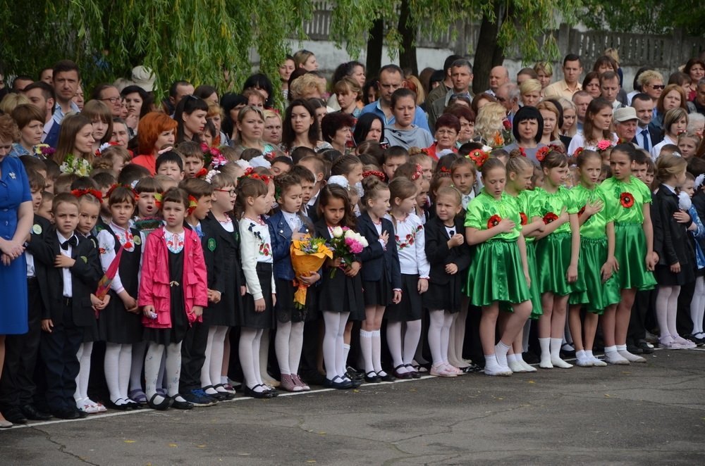 Последний звонок в кременчугских школах. Присылай свои фото! Последний звонок в кременчугских школах. Присылай свои фото!
