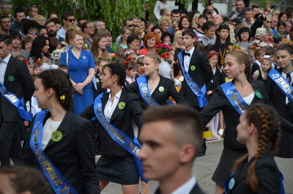 Последний звонок в кременчугских школах. Присылай свои фото! Последний звонок в кременчугских школах. Присылай свои фото!