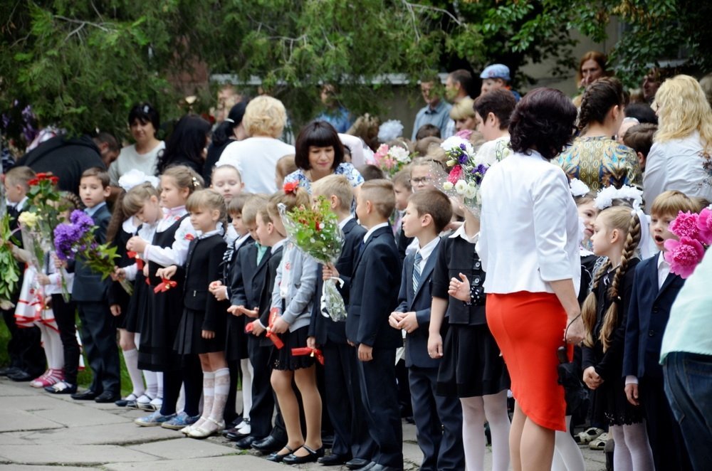 Последний звонок в кременчугских школах. Присылай свои фото! Последний звонок в кременчугских школах. Присылай свои фото!