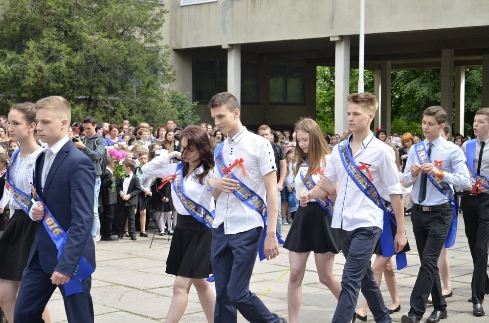 Последний звонок в кременчугских школах. Присылай свои фото! Последний звонок в кременчугских школах. Присылай свои фото!