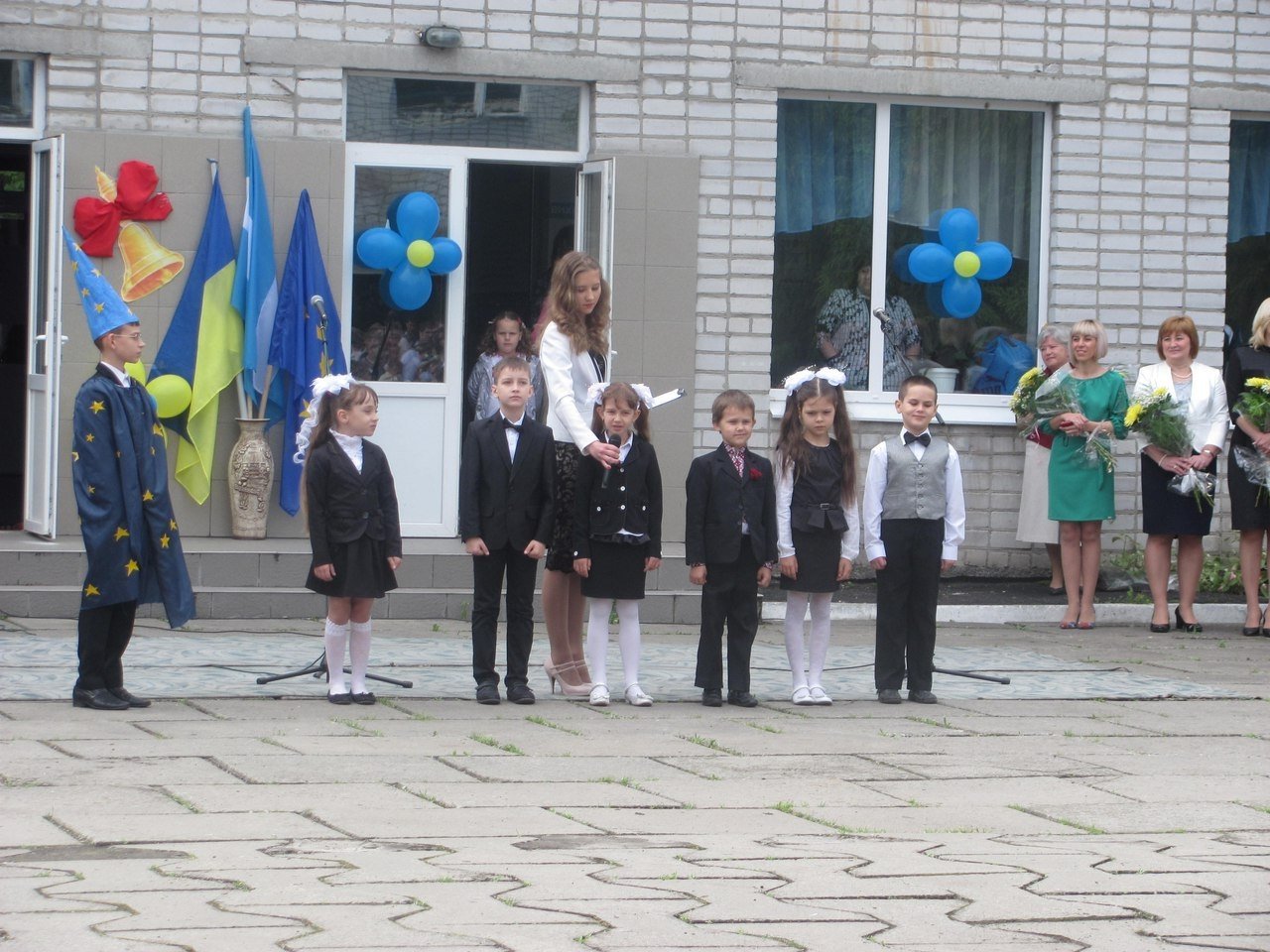 Последний звонок в кременчугских школах. Присылай свои фото! Последний звонок в кременчугских школах. Присылай свои фото!