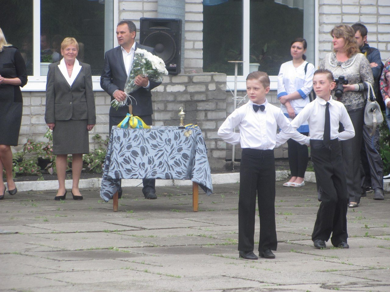 Последний звонок в кременчугских школах. Присылай свои фото! Последний звонок в кременчугских школах. Присылай свои фото!