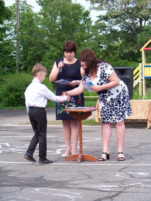 Последний звонок в кременчугских школах. Присылай свои фото! Последний звонок в кременчугских школах. Присылай свои фото!