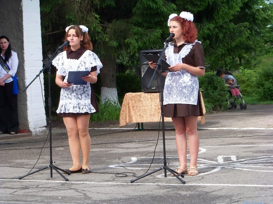 Последний звонок в кременчугских школах. Присылай свои фото! Последний звонок в кременчугских школах. Присылай свои фото!