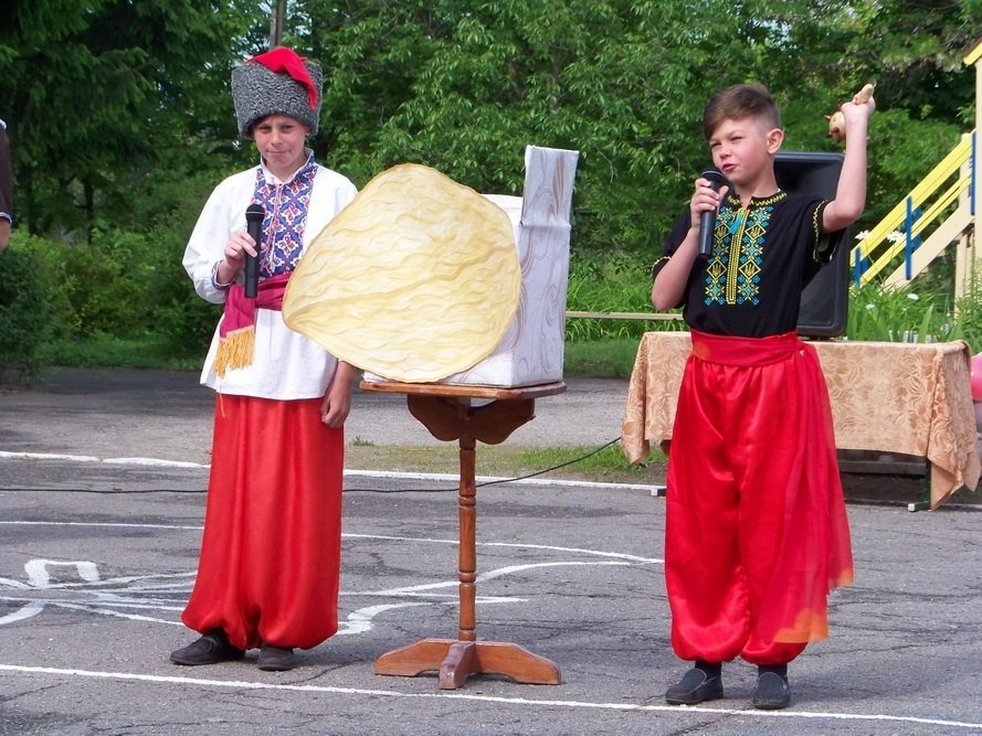 Последний звонок в кременчугских школах. Присылай свои фото! Последний звонок в кременчугских школах. Присылай свои фото!
