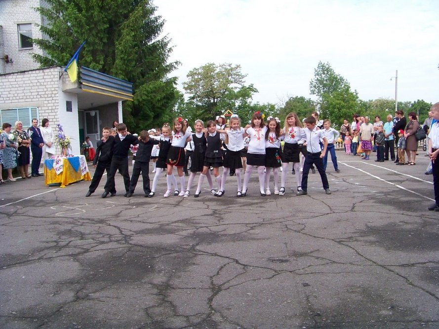 Последний звонок в кременчугских школах. Присылай свои фото! Последний звонок в кременчугских школах. Присылай свои фото!