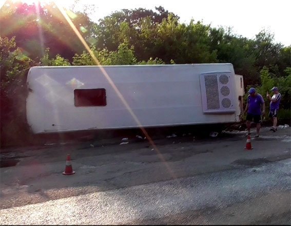 На Полтавщині в автобус гравців “Динамо” врізалася вантажівка На Полтавщині в автобус гравців “Динамо” врізалася вантажівка