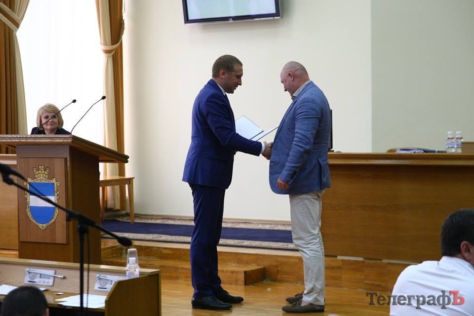 Тренерів збірної України з хокею нагородили у Кременчуці Тренерів збірної України з хокею нагородили у Кременчуці