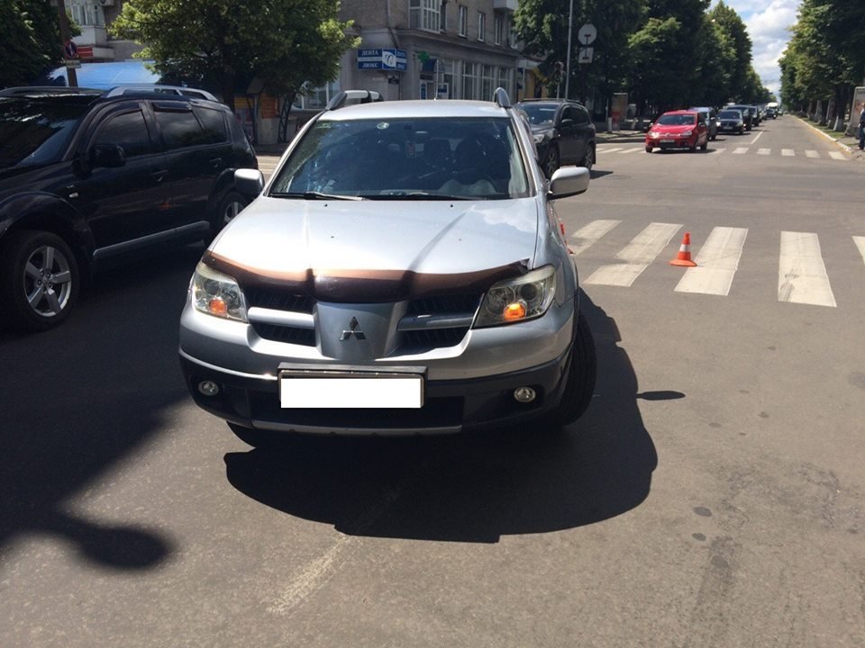 В центре Кременчуга под колёса внедорожника попала женщина В центре Кременчуга под колёса внедорожника попала женщина