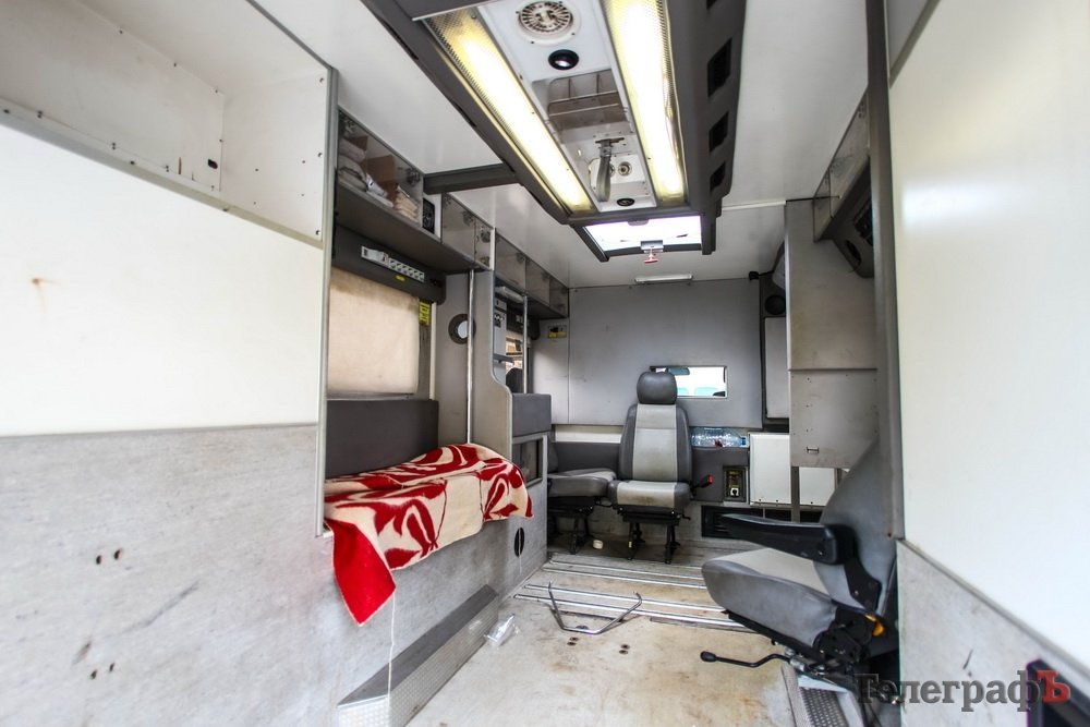 Водій реанімобіля «вбив» ходову та гуму, коли вивозив під обстрілами пораненого Водій реанімобіля «вбив» ходову та гуму, коли вивозив під обстрілами пораненого