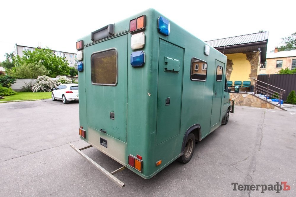 Водій реанімобіля «вбив» ходову та гуму, коли вивозив під обстрілами пораненого Водій реанімобіля «вбив» ходову та гуму, коли вивозив під обстрілами пораненого