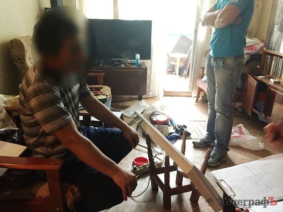 У кременчугского наркоторговца Лёвы в квартире нашли три вида наркотиков У кременчугского наркоторговца Лёвы в квартире нашли три вида наркотиков