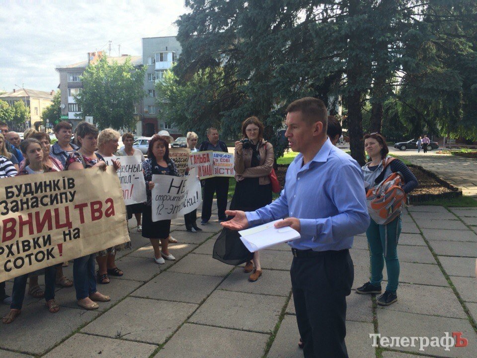 Жители Первой Занасыпи пришли с пикетом под мэрию Жители Первой Занасыпи пришли с пикетом под мэрию