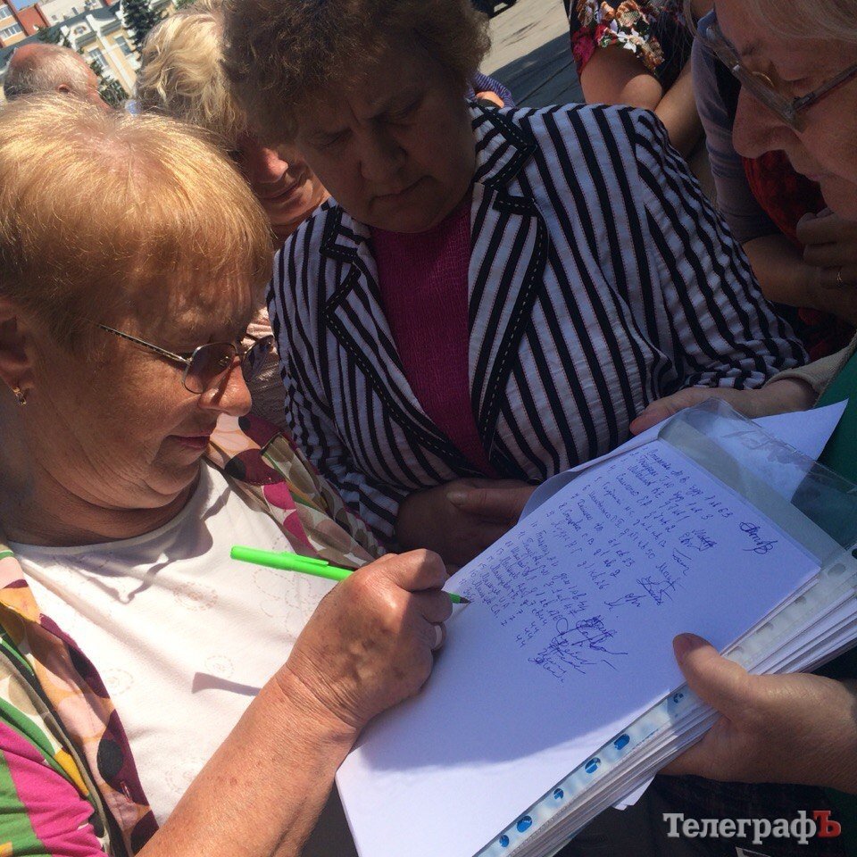 Жители Первой Занасыпи пришли с пикетом под мэрию Жители Первой Занасыпи пришли с пикетом под мэрию